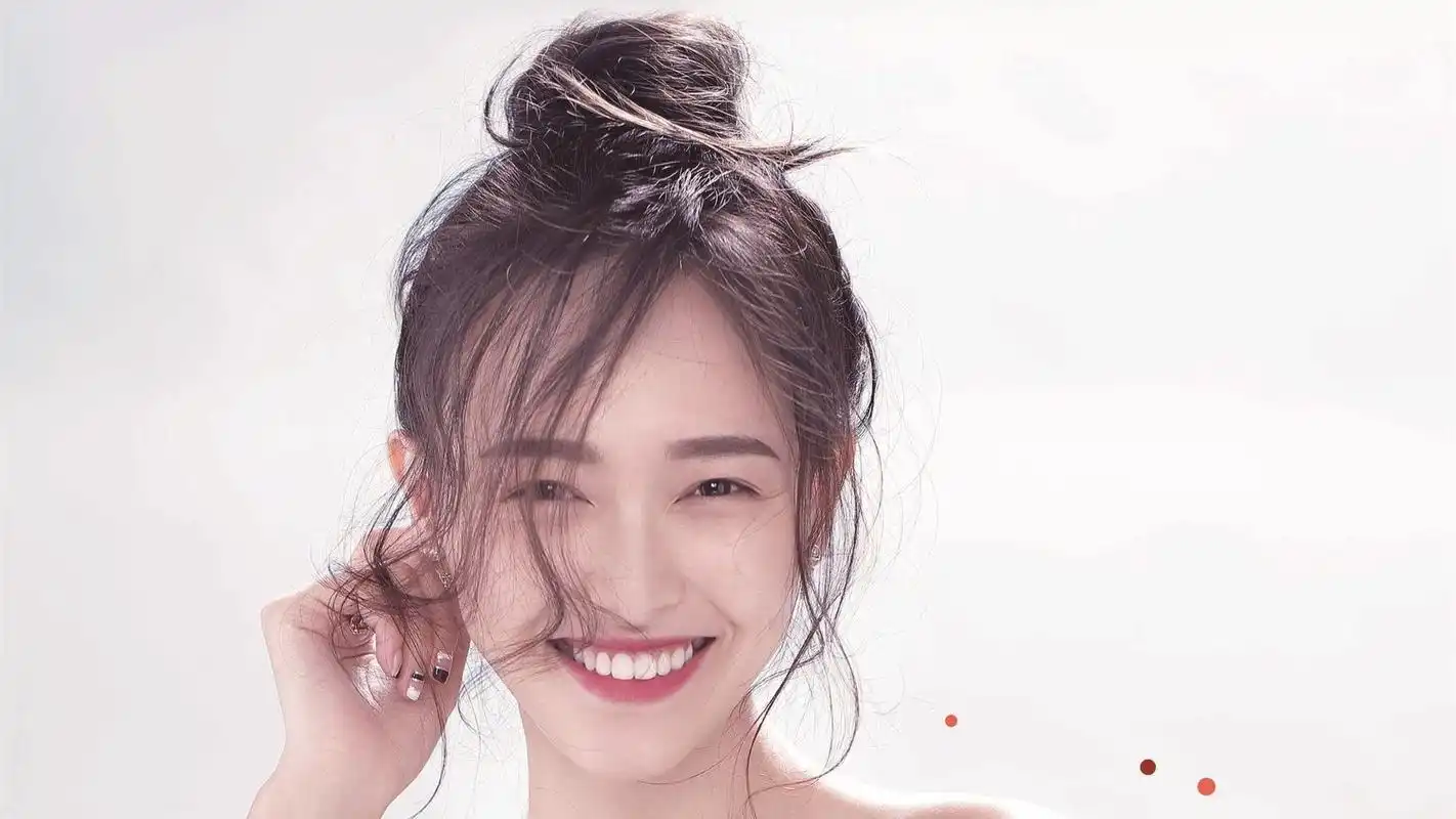 唐嫣笑容明星风尚壁纸