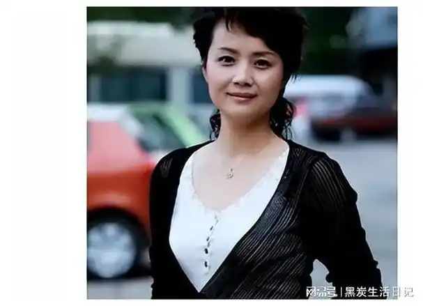 演员奚望在继父刘之冰支持下离婚后如今带着女儿的她过得咋样