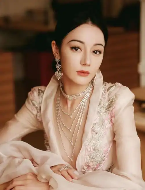 白鹿张凌赫分手?|许光汉|迪丽热巴|华晨宇_新浪新闻