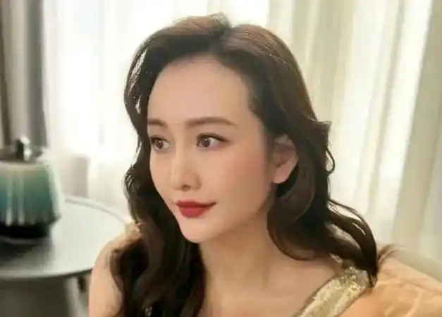 小时",有狗仔看到车一直在晃动|杨幂|刘恺威|何九华|女明星_网易订阅