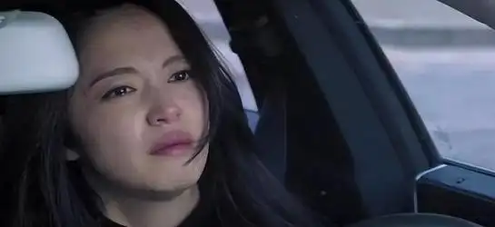 50克重的金手镯不翼而飞,看到嫂子朋友圈后,我直接踹开母亲房门