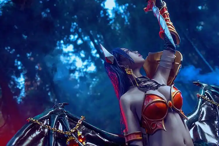 dota2玩家cos冷艳痛苦女王