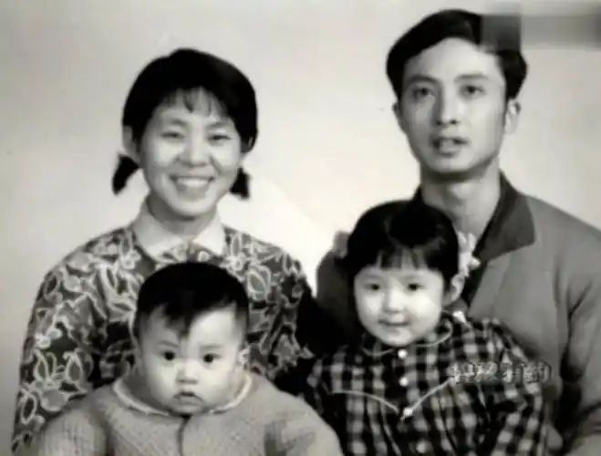 李健:人过中年,很难快乐_高晓松_小时候_卢庚戌