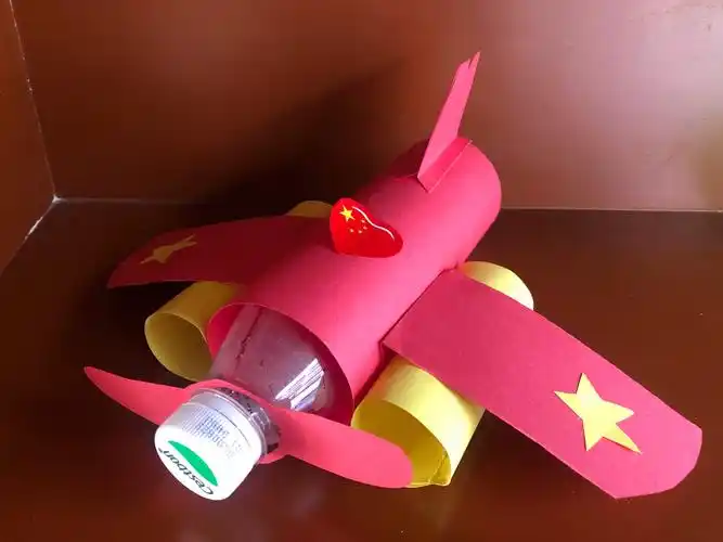 变废为宝 我有一双巧巧手— 一年级积极参加"徐州市垃圾分类手工创意