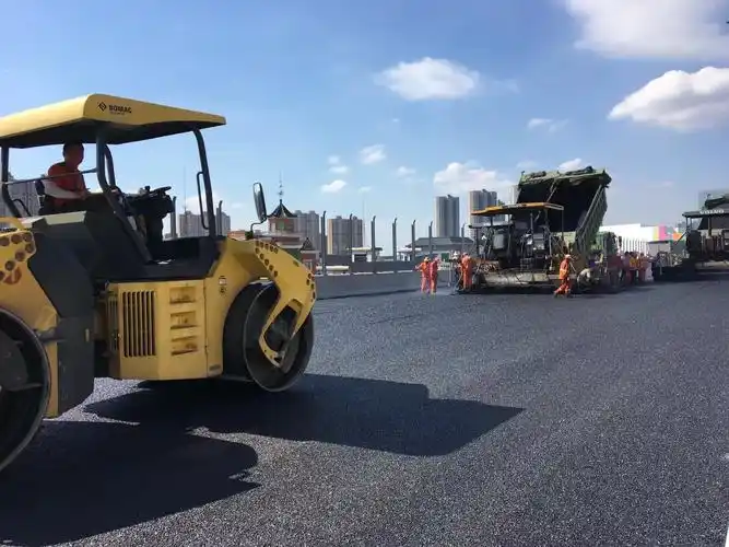 沥青路面精细化施工控制