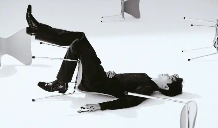 继西装跪后,肖战"浴缸照"曝光,看清照片上的腹肌后:哥哥娶我