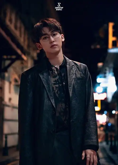 唐九洲黑色镂空内搭