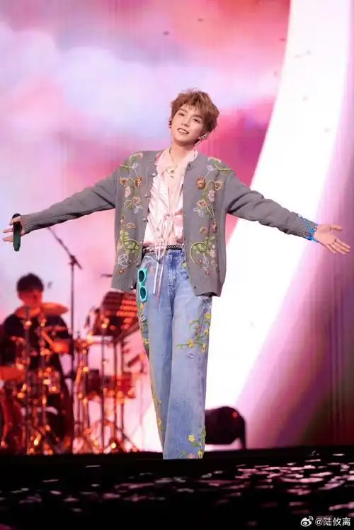 没人告诉我王源郭俊辰关系这么好