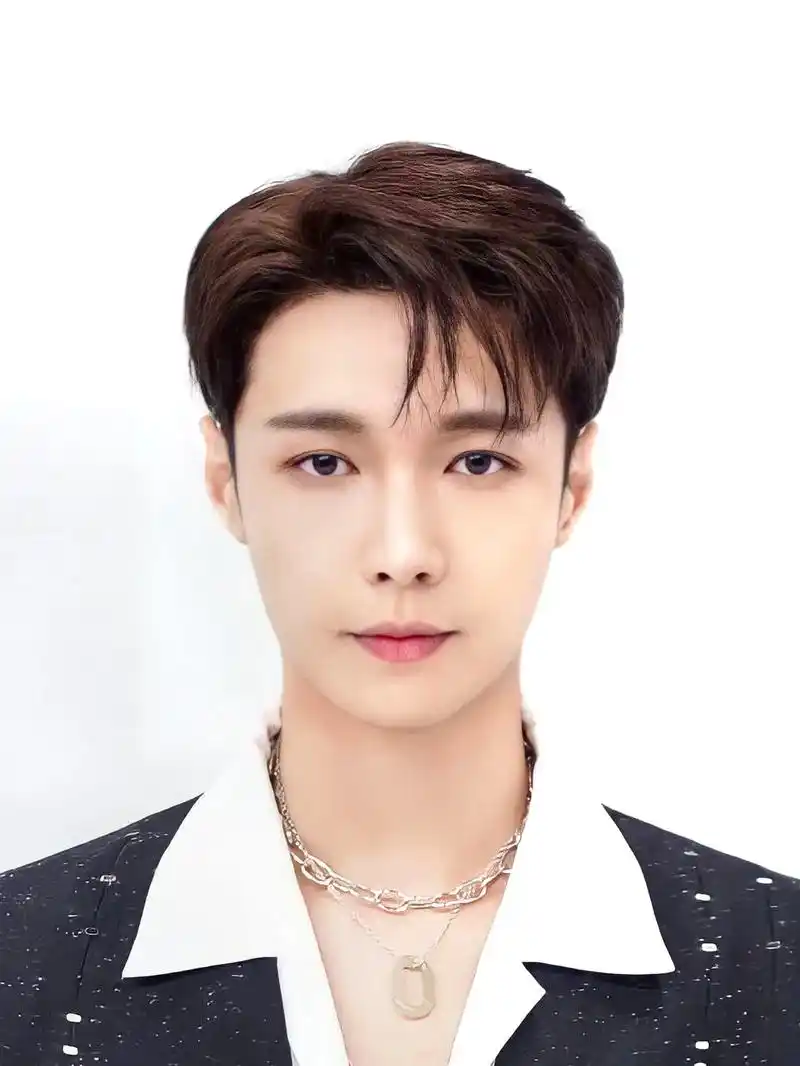 真的很爱他#张艺兴 #张艺兴全兴企划 @张艺兴 #证件照 # - 抖音