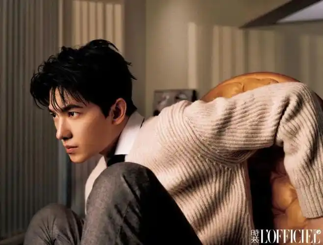 人气男星杨洋最新帅气封面写真!