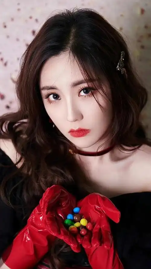 王艺瑾时尚写真:青春靓丽,性感妩媚_高清图集_新浪网