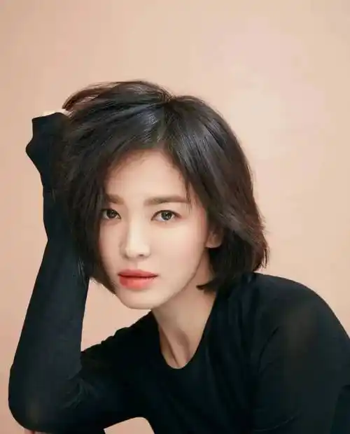 四十岁女性,长发可能不再适合你!试试这3款发型_刘海_脸型_中年