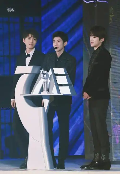 肖战官宣新代言,品牌方得罪王俊凯千玺,粉丝开始抵制:不买了|王源