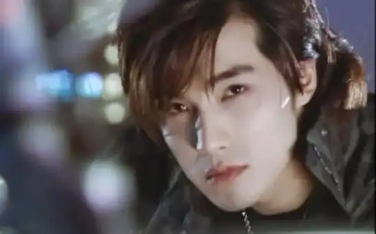 【恶魔在身边】一颗我品尝了十年的糖 我抵挡不住这个男人的魅力