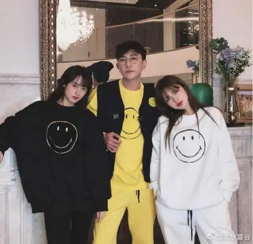 难得!琉璃姐妹花袁冰妍,张予曦机场同框,一飒一暖太吸睛