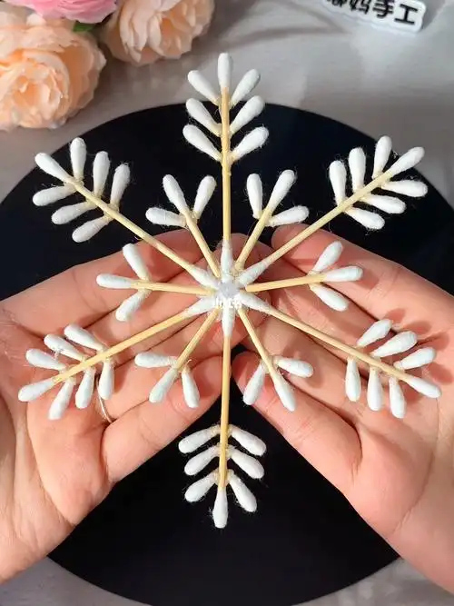 家里不用的棉签做漂亮的雪花