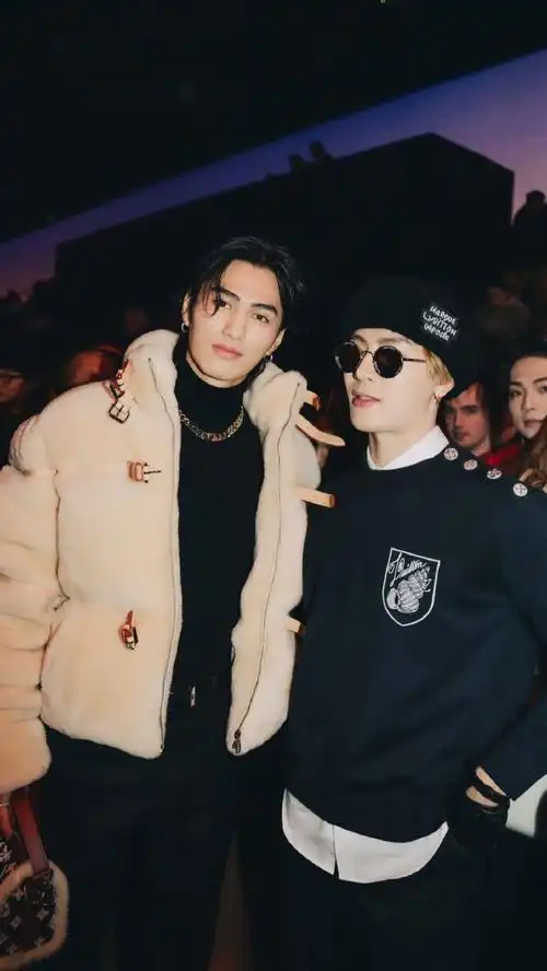 王嘉尔 海外报道