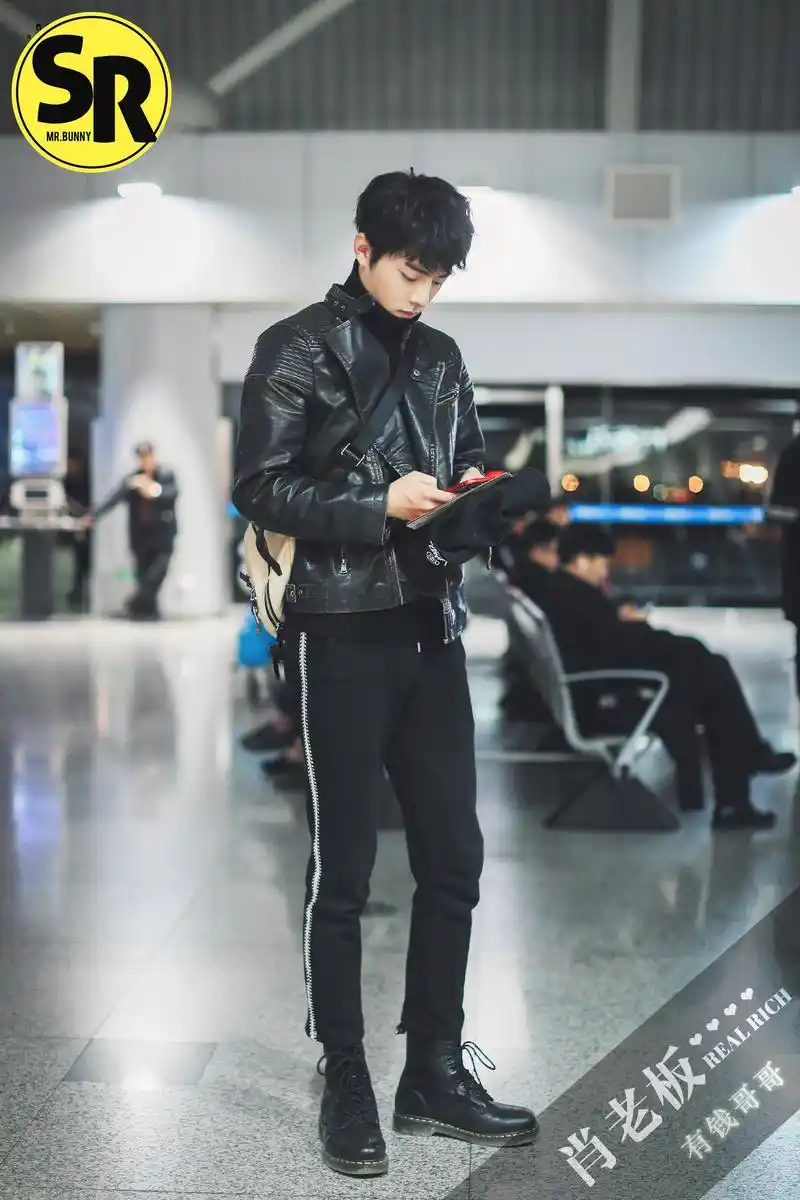 肖战的私服穿搭好感满分的品味已足够是我入坑的理由