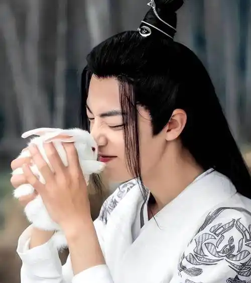 8位像动物的明星,王一博肖战还能忍,看到易烊千玺:简直是神似_网友