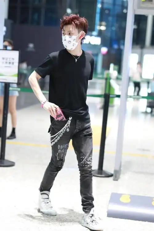 小鬼王琳凯机场look##男生穿搭