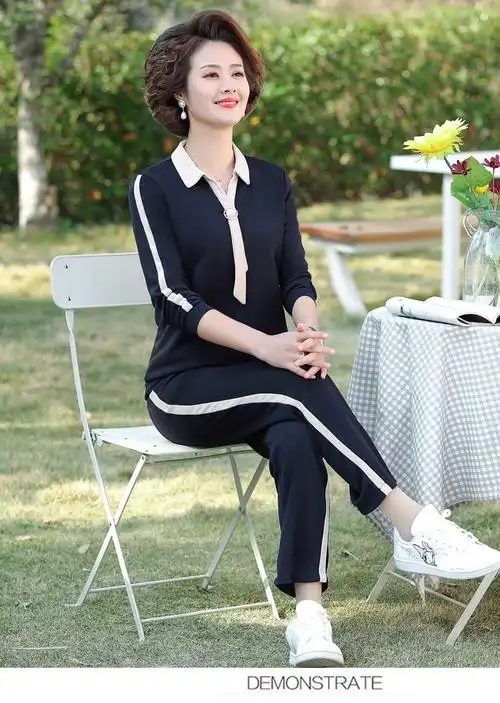运动服2021新款上衣中老年女洋气长袖秋两件套母亲节送给妈妈穿的衣服