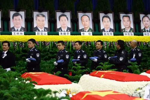 海地遇难中国英烈遗体告别仪式举行