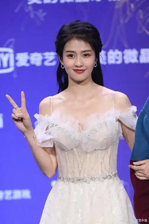 白鹿新剧角色被吐槽土,是妆造不给力?网友:主要是长相问题