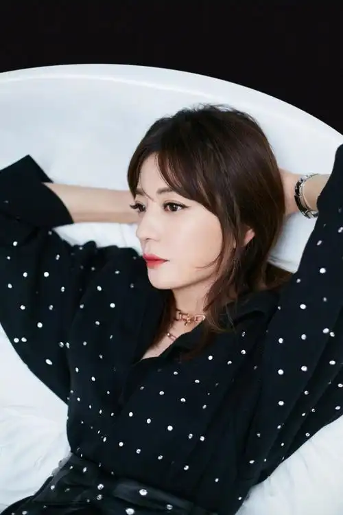 赵薇 最新大片,水钻波点,v领与收腰