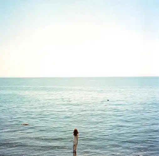 偶尔会有一种伤感,觉得对明天的无奈,对理想的绝望.