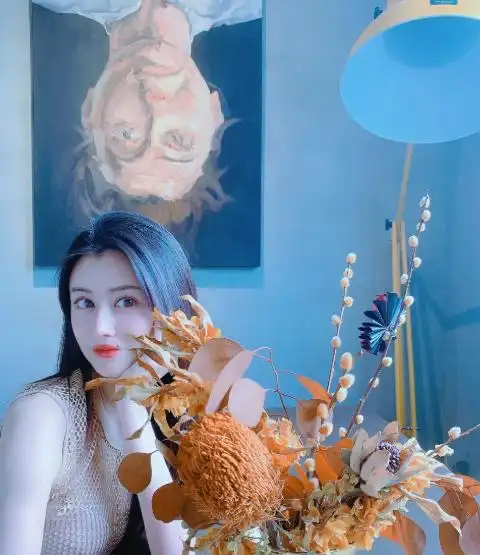 高源性感长发撩人写真身材完美