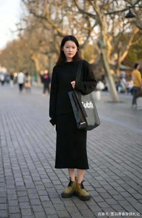 就爱看杭州素人街拍,穿搭简约透着时髦,普通人也能照着穿出气质