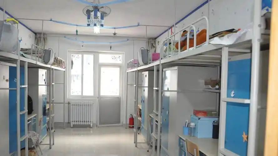 入学第一天宿舍有气味怎么办?