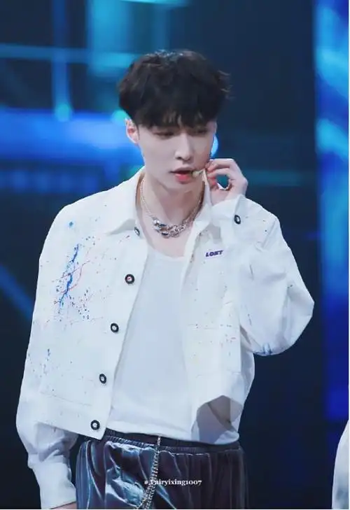 53岁孙红雷生日张艺兴连续九年庆生其他男人帮成员集体沉默