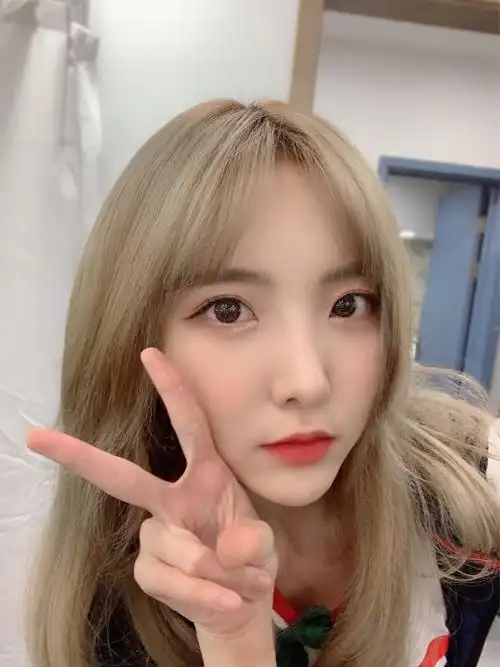 泰国甜妹郑乃馨社媒晒近照 明目皓齿惹人爱(组图)