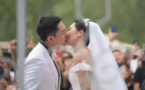 而国乒两大主帅——刘国梁,孔令辉的缺席   也许的确是有点令人遗憾