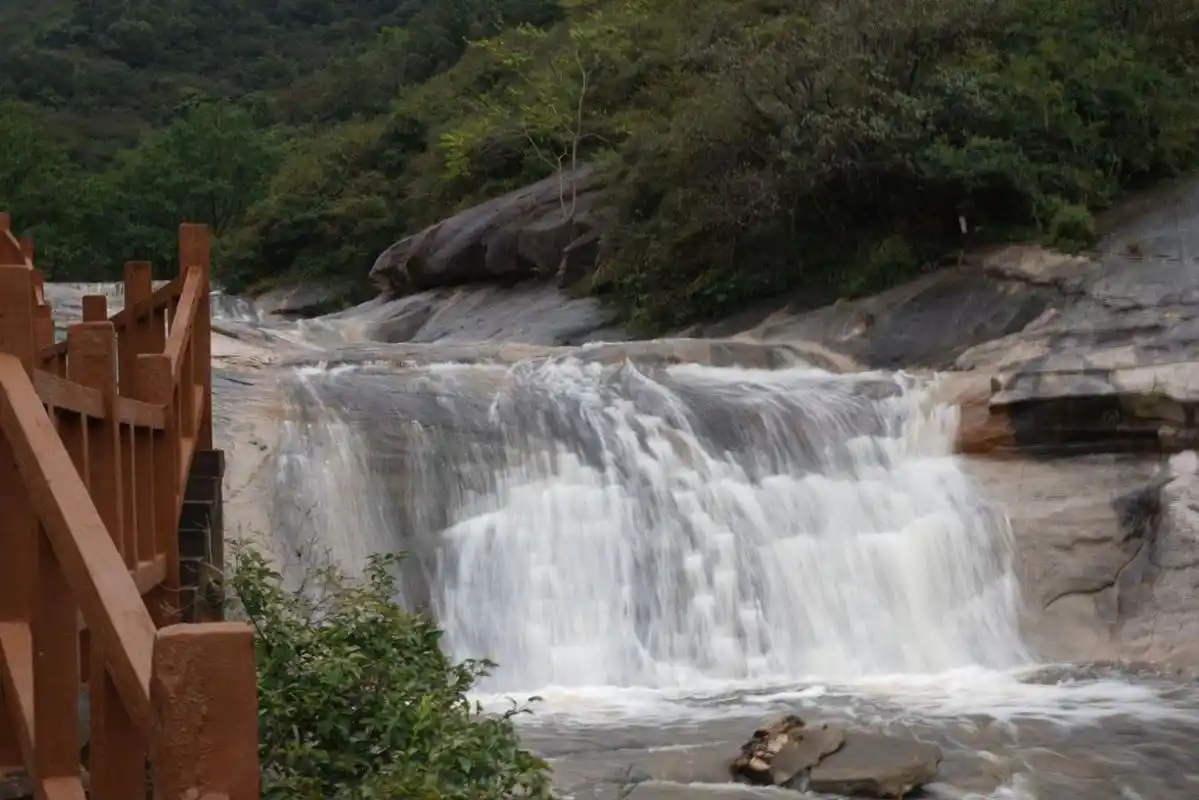 今天终于有机会和家人一起来方城望花湖风景区游玩,这让我感到非常