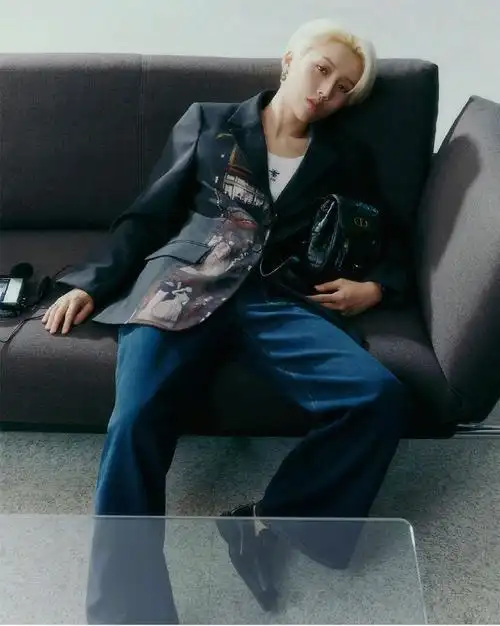 刘雨昕金发造型出镜dior caro宣传新片 好酷