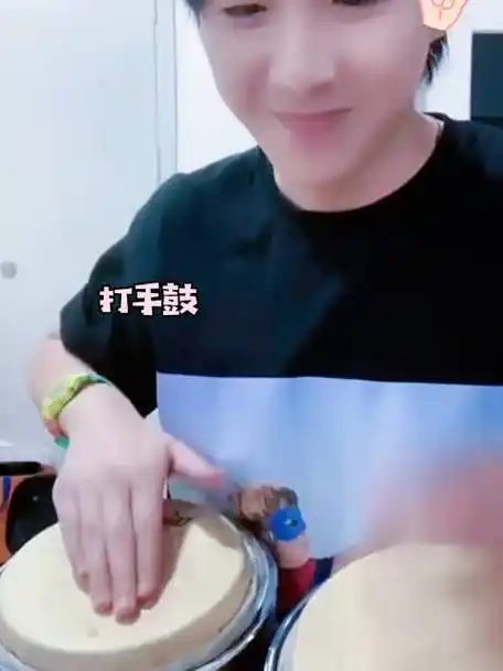 刘宇宁小时候上特长班学剪纸##刘宇宁春节馋家里包的饺子