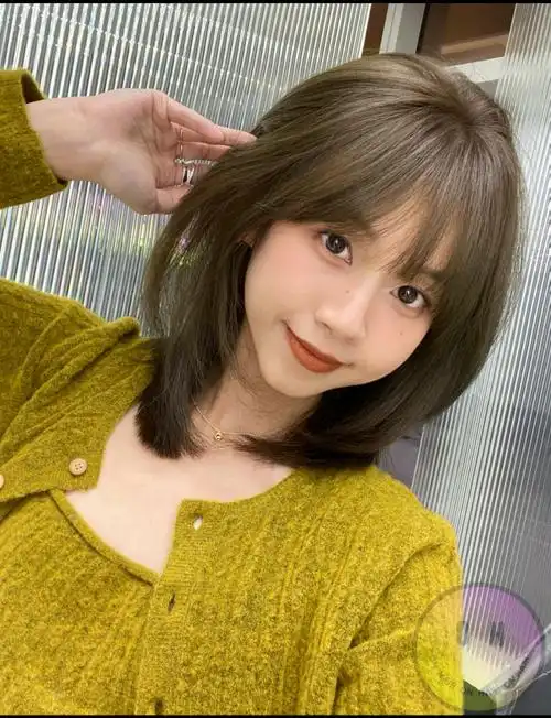 不用漂也好看发色冷棕色青棕色 冷棕色可以说是超级显白的发色了,可以