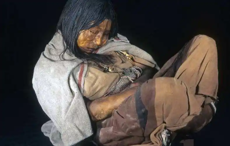 6700米山顶惊现冰冻"少女",500年后面容仍清晰,为何没腐烂?