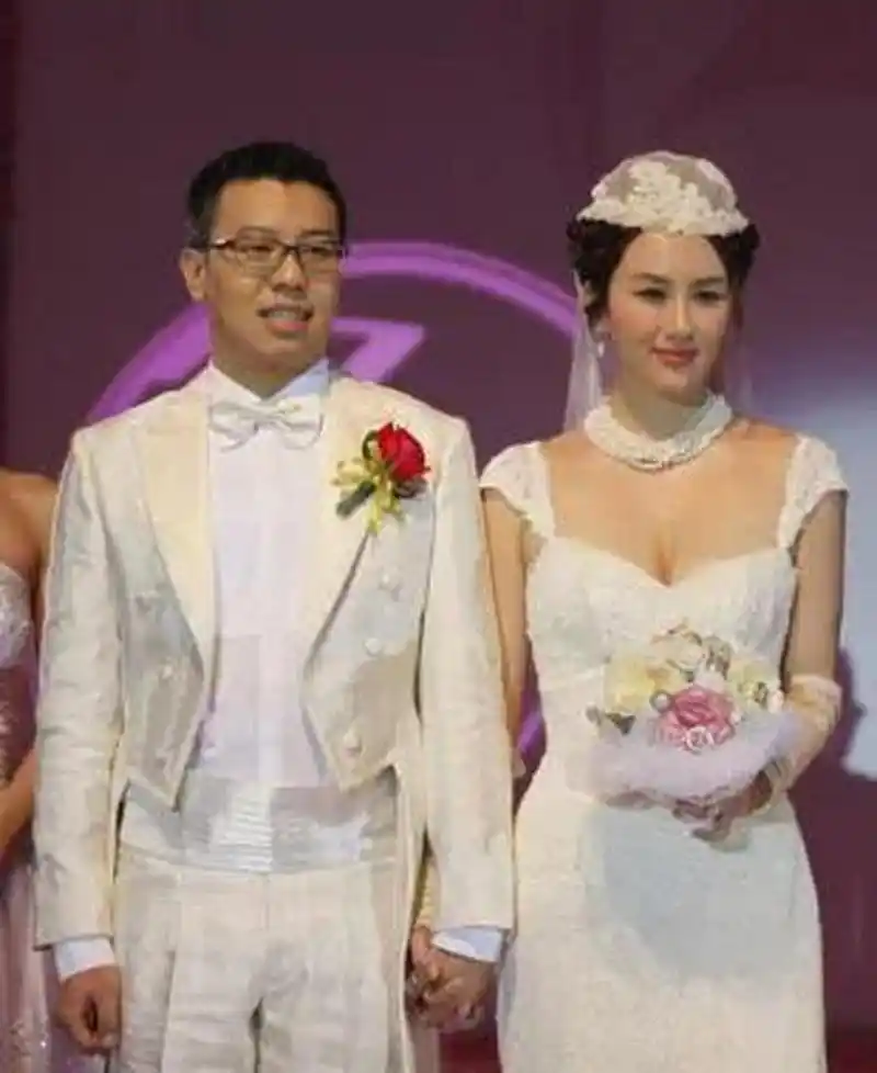 萨顶顶嫁富豪老公?