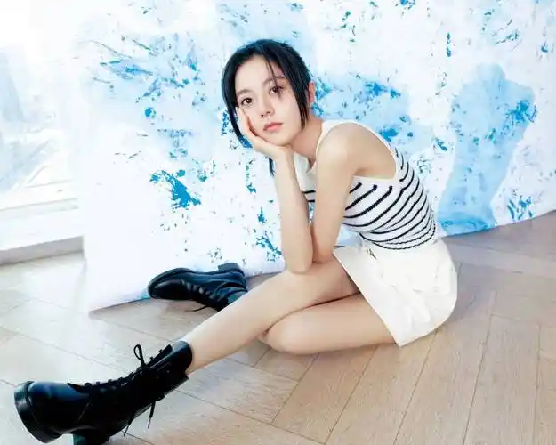 原创赵今麦最新杂志曝光修长大白腿惹人羡慕小蛮腰秀出马甲线爱了爱了