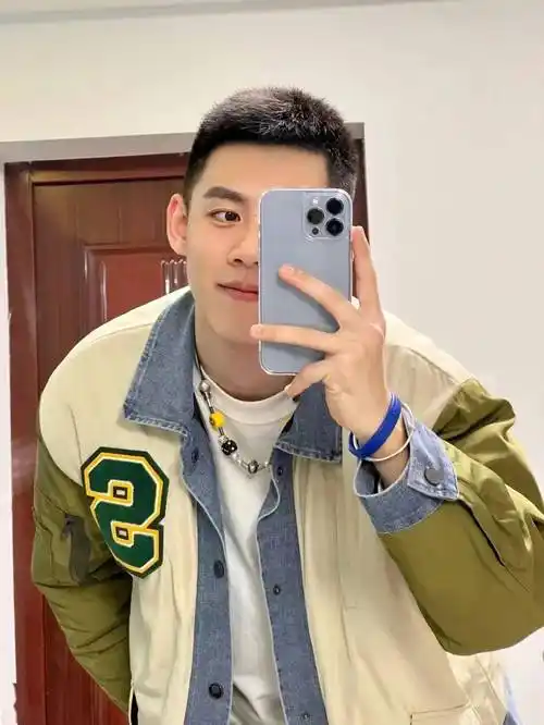 让你帅气到极致的10款男生短发