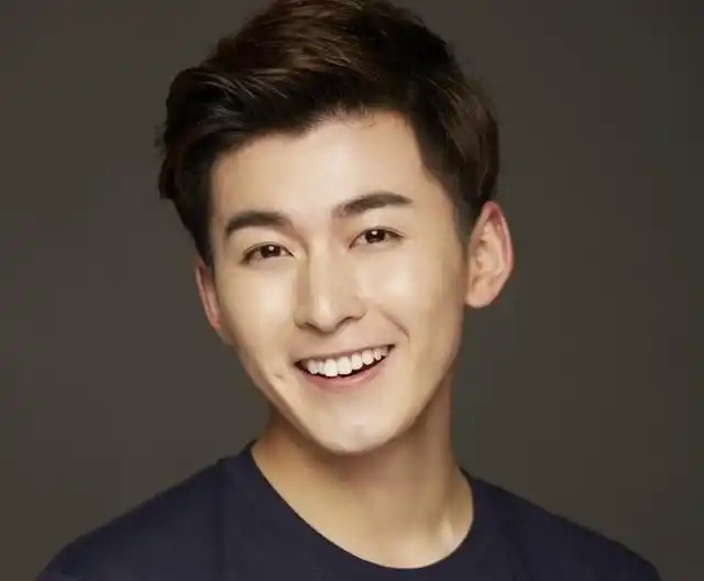 "两个大男人,说