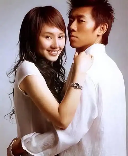 回顾夏雨结婚不邀请父亲与母亲明算账妻子袁泉为他感到心疼