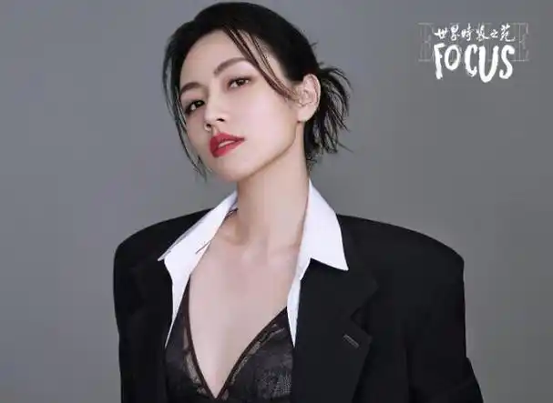 时尚焦点!刘惜君展现完美身材,elle封面燃爆时尚界