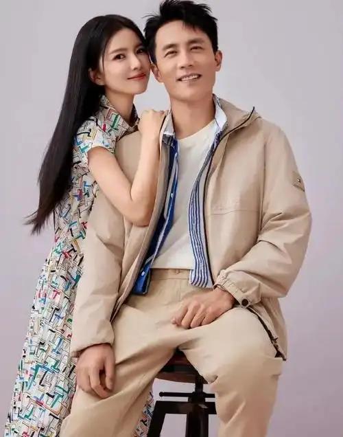 杜淳老婆公开素人时期照片,再婚后面相变好,获赞越来越纯真漂亮