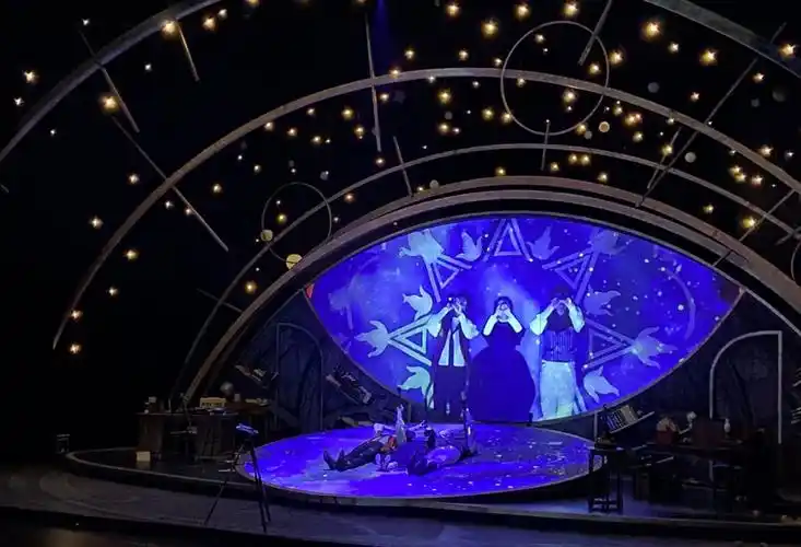 音乐剧星际信使舞台美情节有深化空间