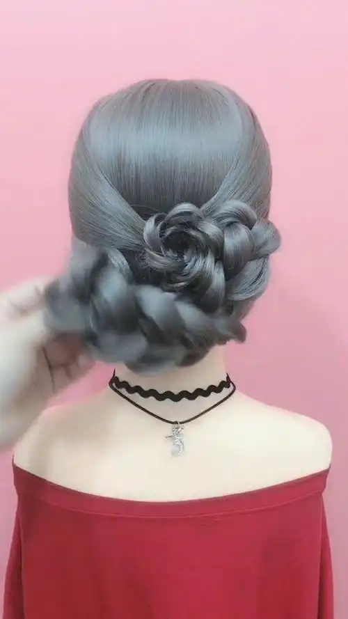 今年最流行的编发款式,这款发型我婆婆肯定喜欢