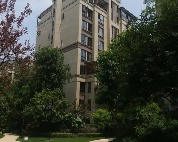 龙湖紫云台三组团内环绕城高速间